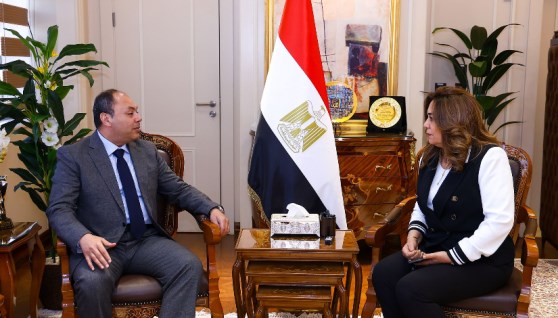 وزيرة التنمية المحلية والبيئة مع رئيس هيئة تنمية الصعيد المشروعات التنموية الجارية