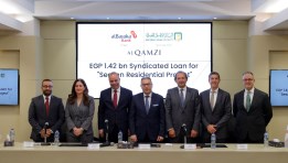 جانب من التوقيع