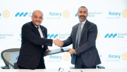 جانب من التوقيع