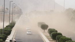 شبورة كثيفة ورياح نشطة