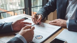 قطاع التأمين