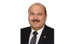 النائب ميشيل الجمل، عضو لجنة الصناعة والتجارة بمجلس الشيوخ