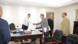 علاء فاروق خلال استقباله لعدد من قيادات الوزارة ورؤساء القطاعات التابعة لها