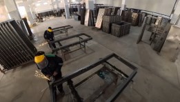 مصنع للأبواب المصفحة