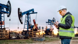 مهندس بترول- أرشيفية