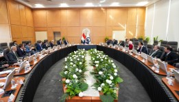 جانب من اجتماع وزراء البترول والاستثمار والمالية 