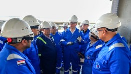 جانب من جولات وزير البترول