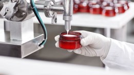 صناعة مستحضرات التجميل