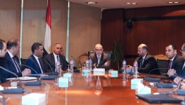 الدكتور محمد فريد- وزير الاستثمار والتجارة الخارجية أثناء الاجتماع