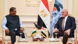 رئيس الهيئة العربية للتصنيع مع سفير الهند