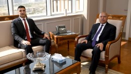 الفريق كامل الوزير والمهندس خالد هاشم وزير الصناعة 