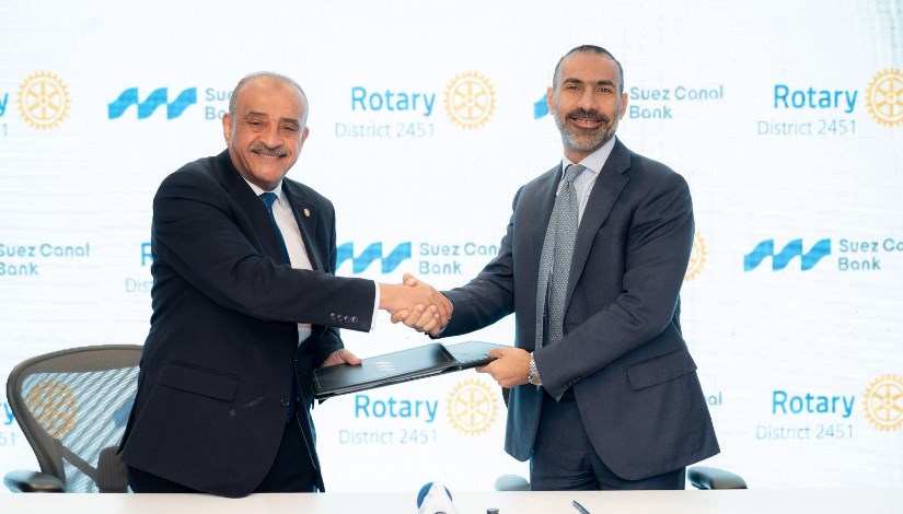 جانب من التوقيع