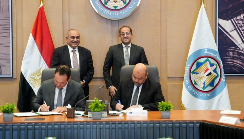 جانب من توقيع البروتوكول