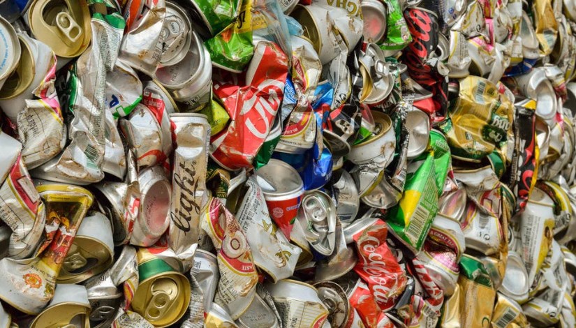 علب المشروبات