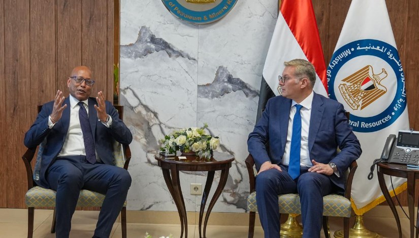 جانب من لقاء وزير البترول ونائب رئيس مؤسسة التمويل الدولية لشئون قارة أفريقيا