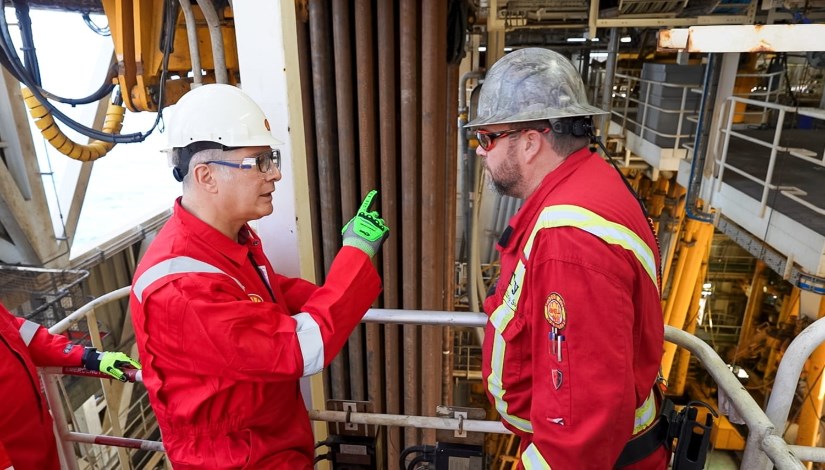 وزير البترول خلال جولته التفقدية اليوم