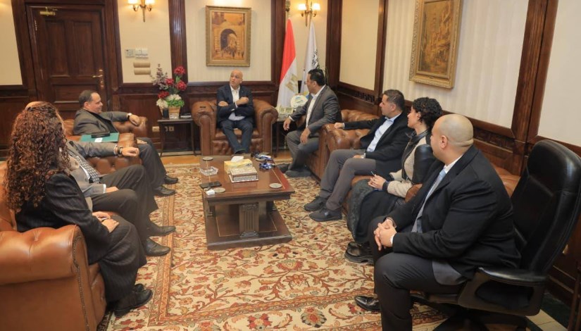 جانب من الاستعداد للمعرض