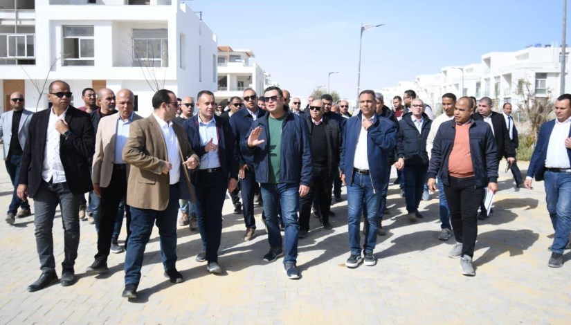 جانب من جولة وزير الإسكان