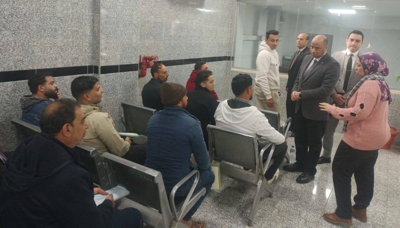 وزير العمل خلال تفقده "وحدة خدمات العمالة المصرية بالخارج"