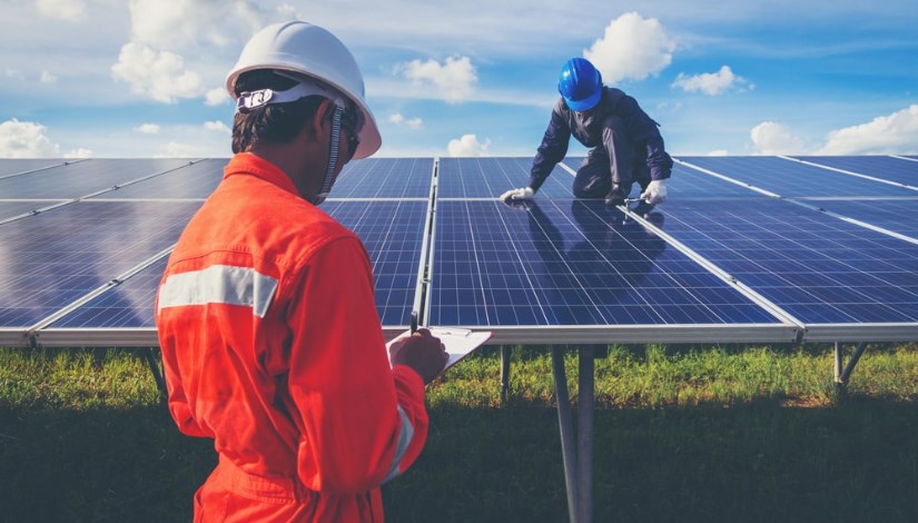 تشغيل وصيانة الألواح الشمسية