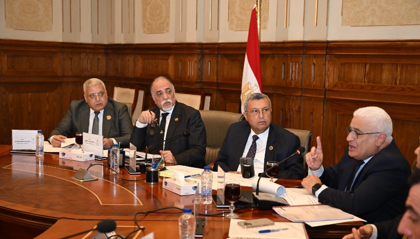 لجنة الطاقة والبيئة والقوى العاملة بمجلس الشيوخ خلال اجتماعها اليوم