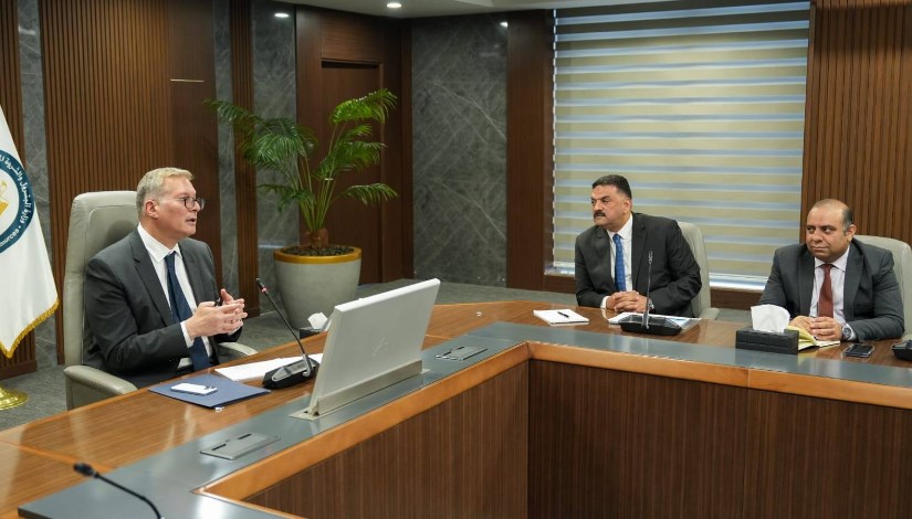 المهندس كريم بدوي وزير البترول خلال اجتماعه اليوم