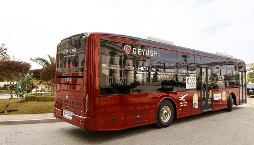 التشغيل التجريبي لأحد الأتوبيسات الكهربائية