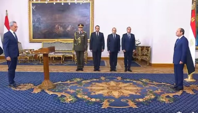 المستشار هاني عازر - وزير الشئون المجالس النيابية  يؤدي اليمين الدستورية