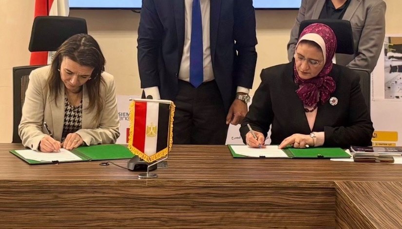 المصرية لنقل الكهرباء توقّع اتفاقية مع سيمنس لتعزيز معايير السلامة والصحة المهنية
