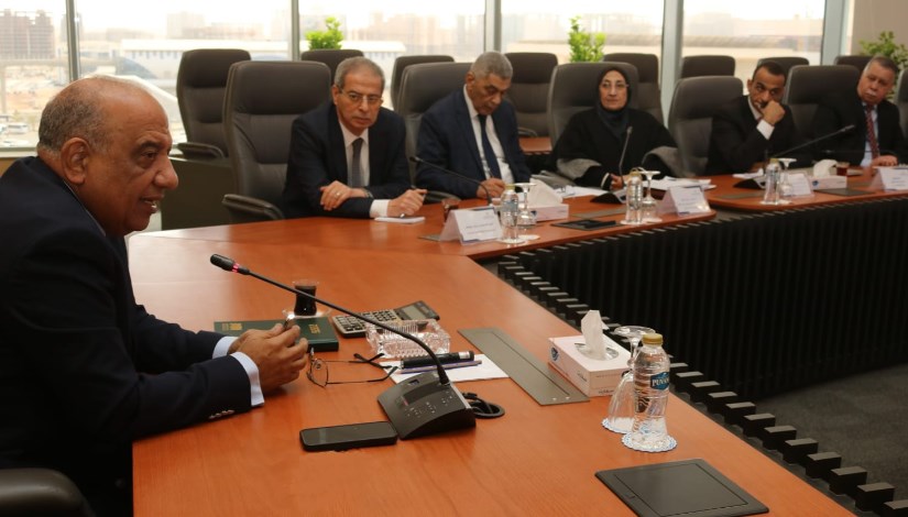 وزير الكهرباء يجتمع برؤساء الإنتاج