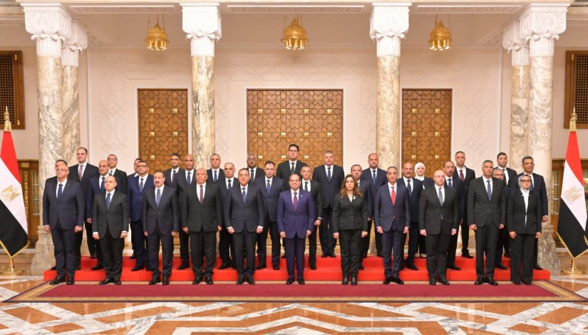 الرئيس عبدالفتاح السيسي مع المحافظين الجدد