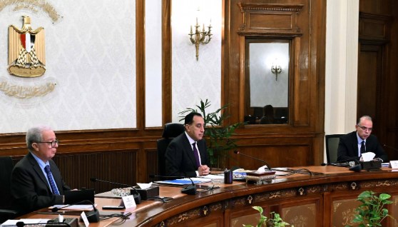 رئيس الوزراء خلال اجتماعه اليوم