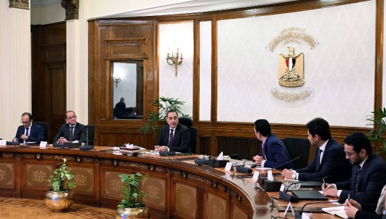 رئيس الوزراء خلال اجتماه 