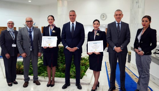 تكريم طاقم الضيافة الجوية