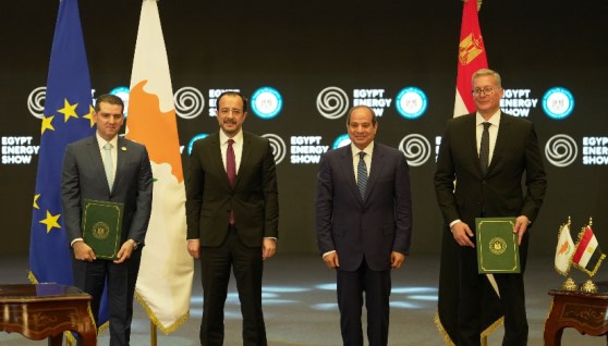 جانب من توقيع الاتفاقية