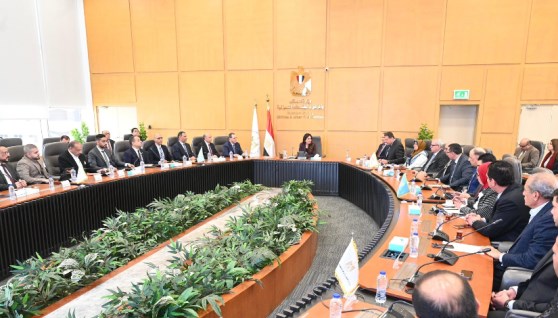 جانب من اجتماع وزيرة الإسكان مع أعضاء غرفة صناعة التطوير العقاري