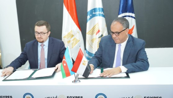 جانب من اتفاق هيئة البترول وشركة سوكار