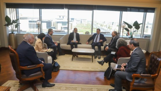 وزير الزراعة مع وفد "الإيفاد" 