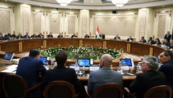 جانب من المائدة المستديرة