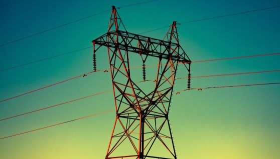 خطوط وأبراج نقل الكهرباء 