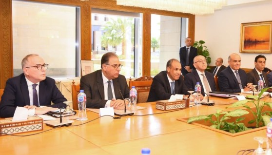 جانب من اجتماع وزير الخارجية والاتصالات