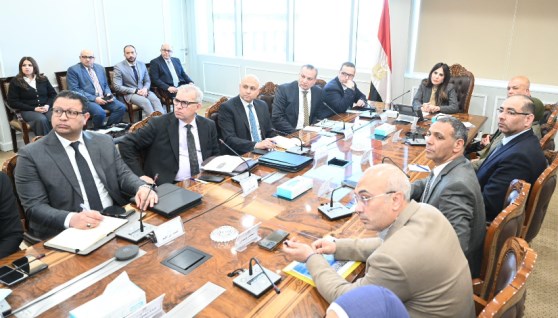 وزيرة الإسكان خلال الاجتماع