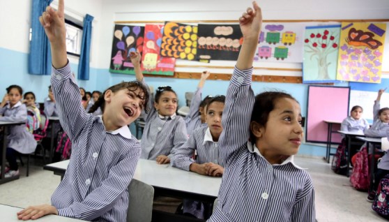 أطفال في المدرسة