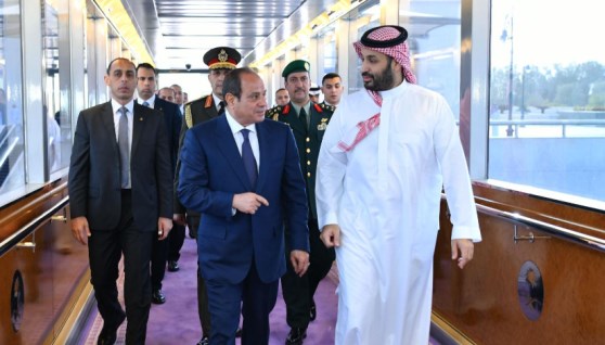 الرئيس عبد الفتاح السيسي مع ولي العهد السعودي محمد بن سلمان