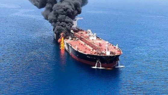 الحرس الثوري الإيراني يستهدف ناقلة نفط أميركية