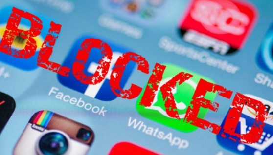 حظر استخدام مواقع التواصل الاجتماعي