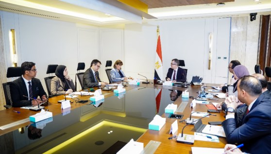 خلال الاجتماع