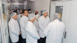 جانب من زيارة مصانع الأدوية