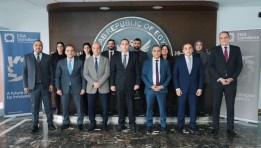 جانب من فريق العمل 