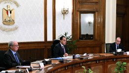 رئيس الوزراء خلال اجتماعه اليوم